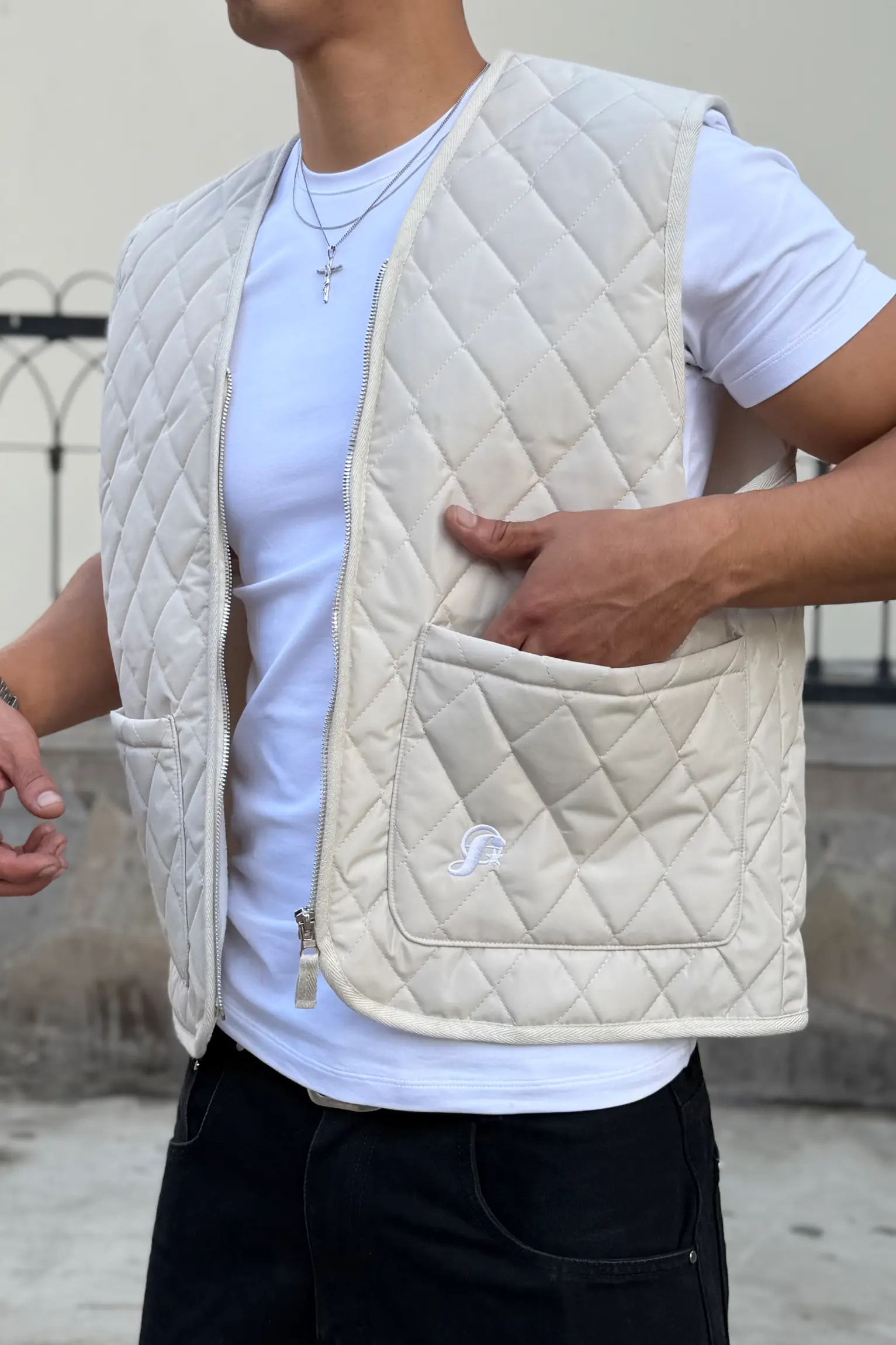 VEST DIAMOND PADDED CREAM